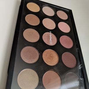 MAC eyeshadow palette